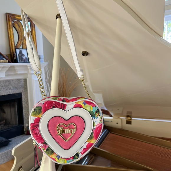 JUICY COUTURE MINI PURSE.  CAN BE WORN AS A CROSS BODY BAG ALSO. - Picture 2 of 7